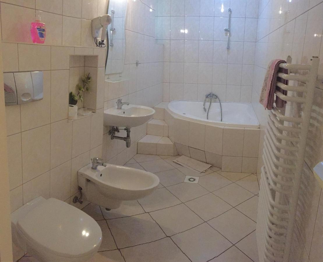 Pensjonat Przy Bloniach Krakow Luaran gambar